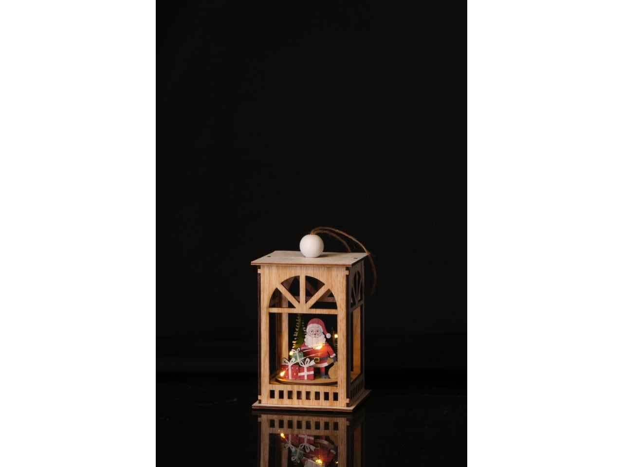 Lanterna natalizia in legno opaco con 5 led e decorazioni 10x10xh17cm - AD Trend