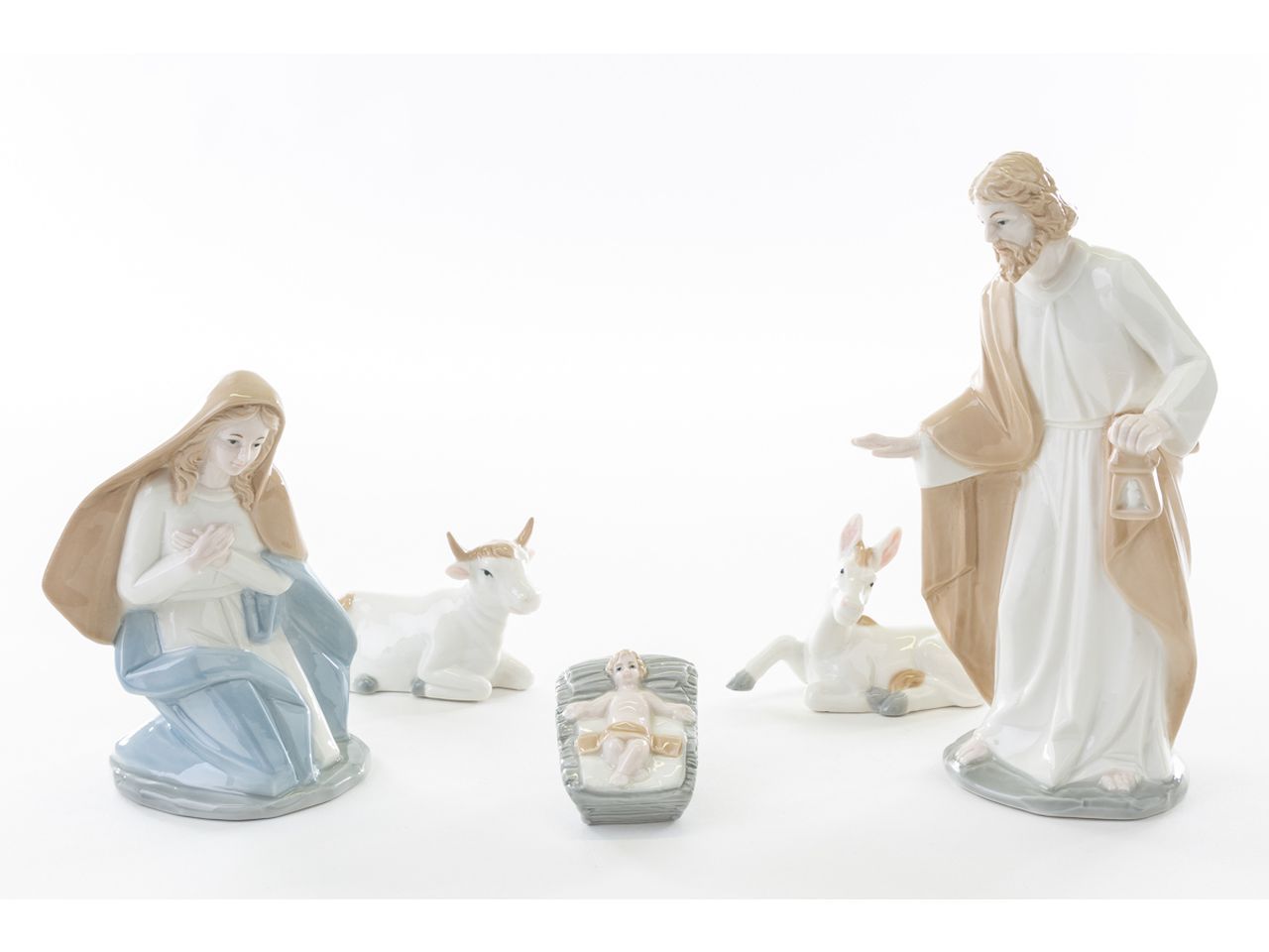 Nativita' in porcellana misura h.20cm - la confezione comprende 5 soggetti
