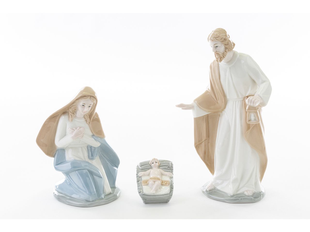 Nativita' in porcellana misura h.20cm - la confezione comprende 5 soggetti