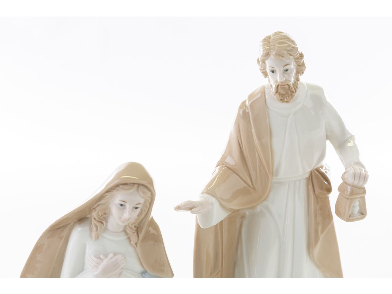 Nativita' in porcellana misura h.20cm - la confezione comprende 5 soggetti