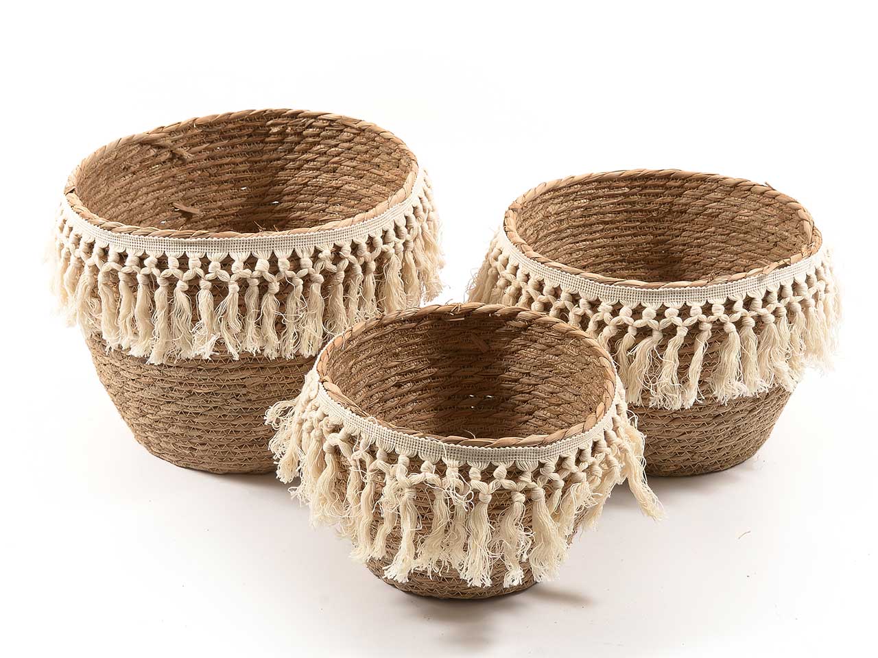 Ceste in corda con macrame' - la confezione comprende 3 ceste misura d.30xh.25cm, d.26xh.21cm e d.22xh.17cm