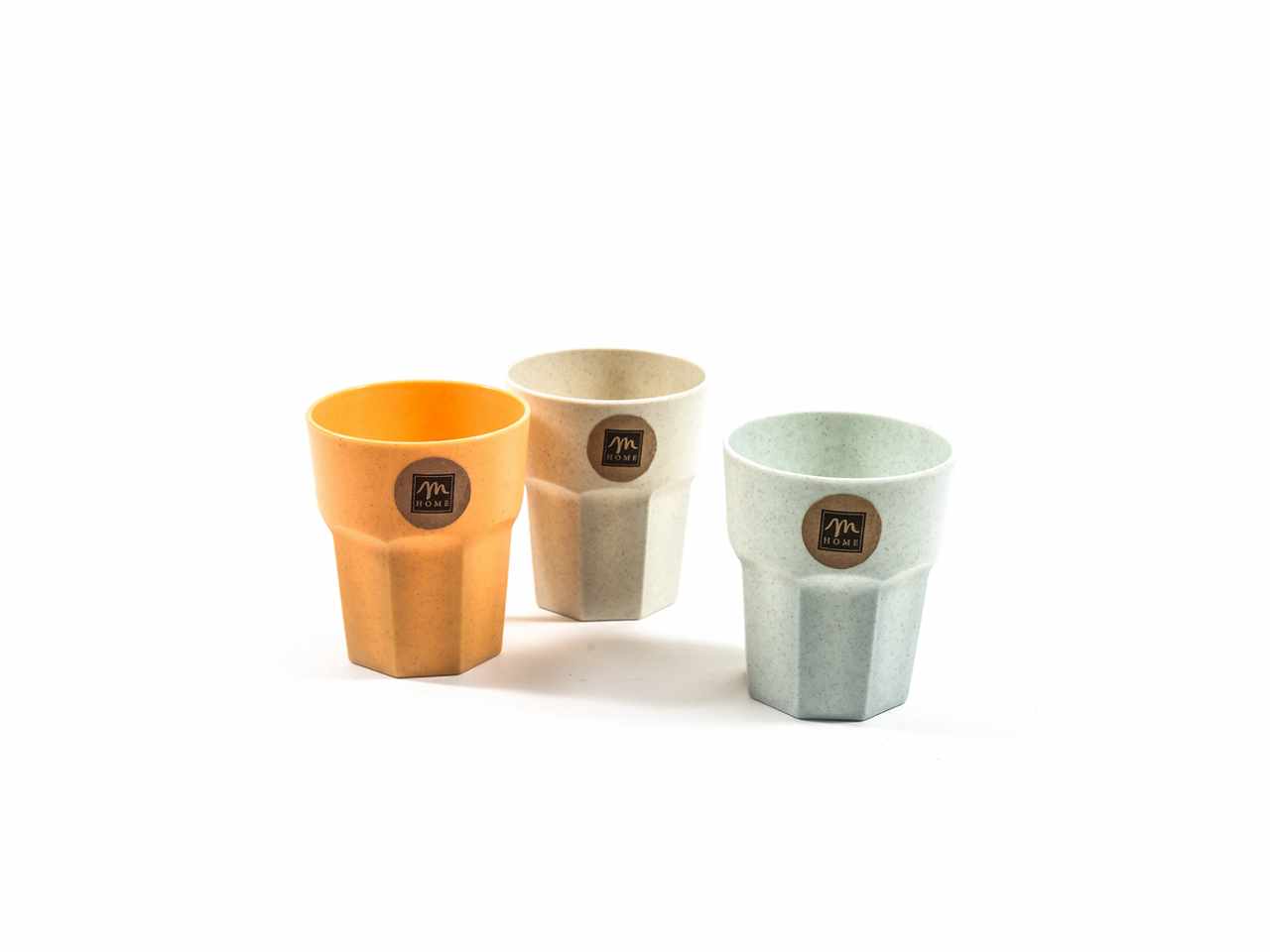 Bicchiere in plastica 350ml d 9xh.10cm colori assortiti