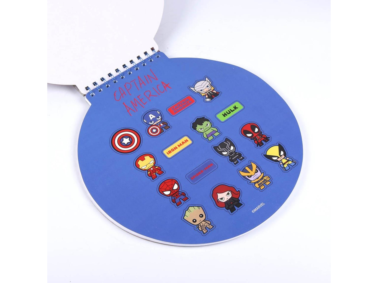 Block notes Capitan America per bambino, ideale per colorare e disegnare, blocchetto sagomato con 50 fogli, matite colorate, stickers - brand Cerdà