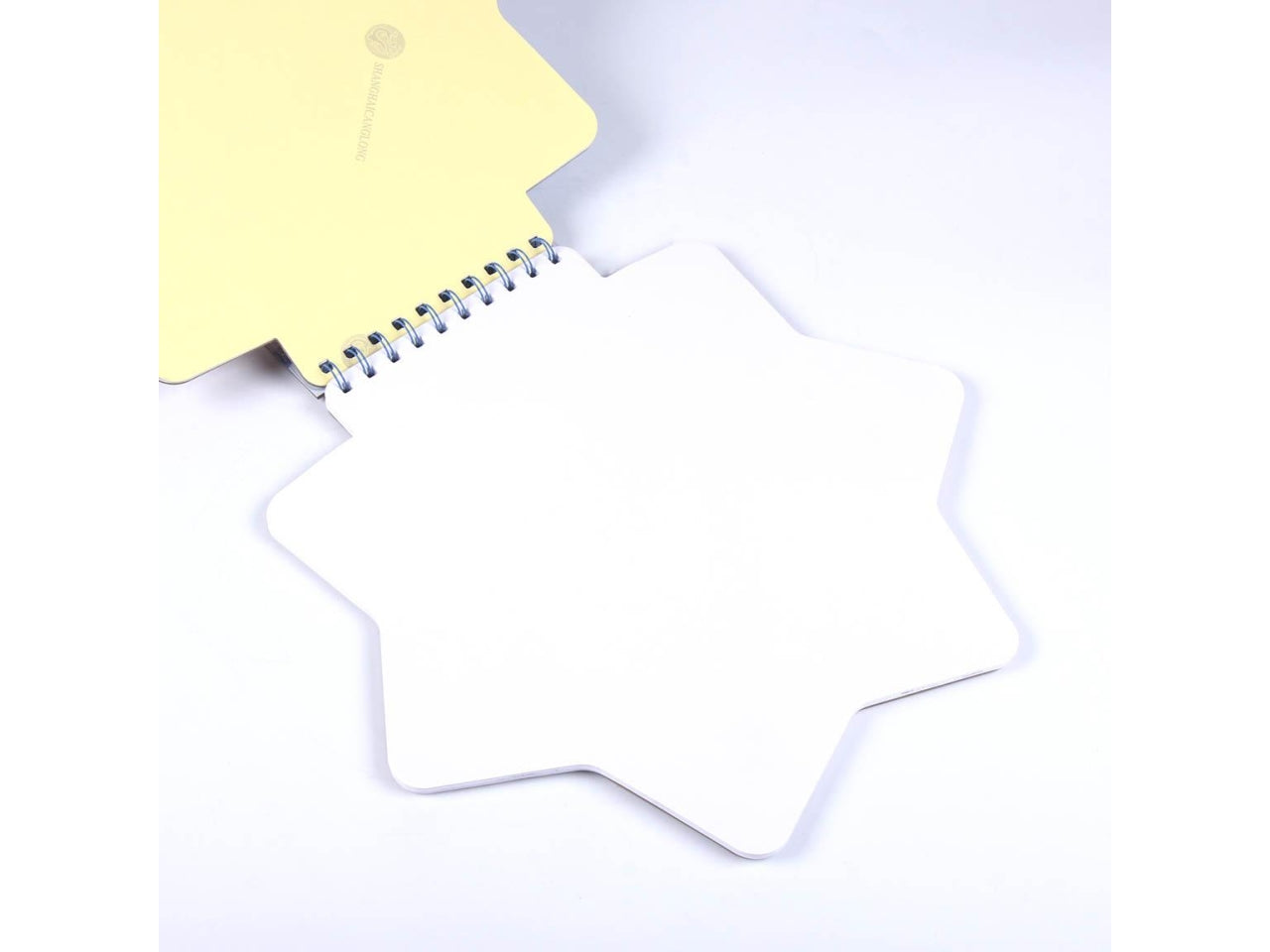 Block notes Frozen per bambina, ideale per colorare e disegnare, blocchetto sagomato con 50 fogli, matite colorate, stickers - brand Cerdà