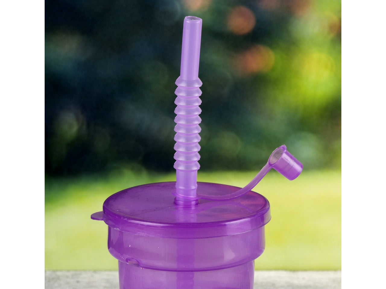 Set di 6 bicchieri colorati con cannuccia in polipropilene 390ml 8x12,3cm