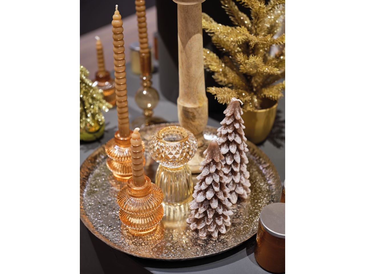 Candela di cera d.8x16,5cm a forma di albero glitterata marrone