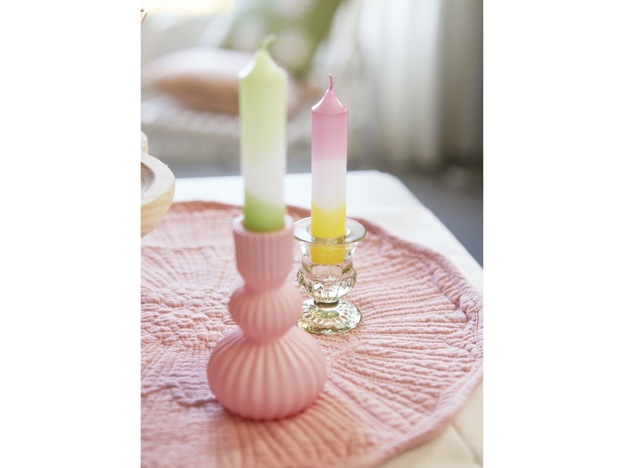 Porta Candele Country in Vetro Colorato, Disponibile in 4 Colori, per Candele da 2,5cm - 6x4,5cm - Kaemingk