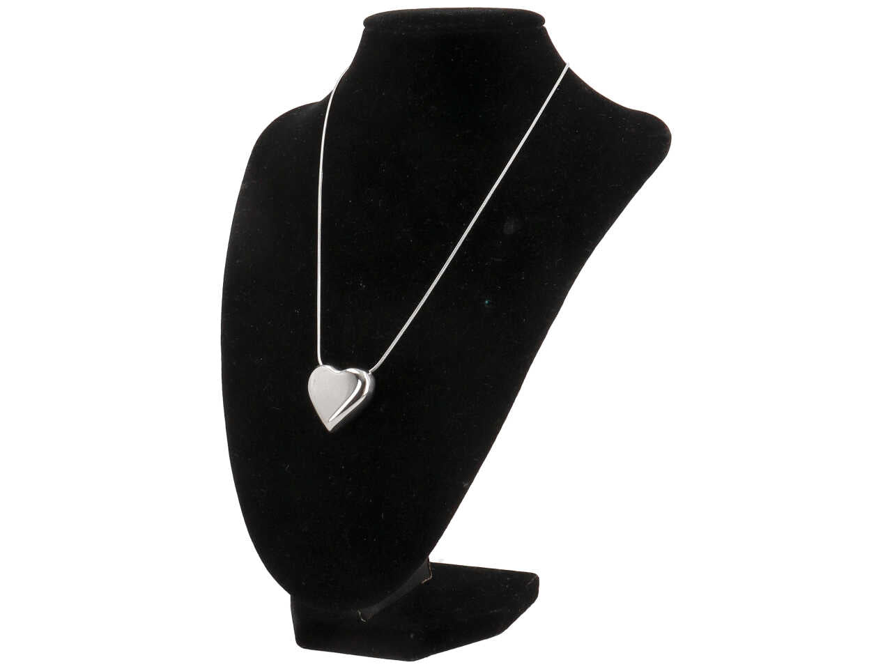 Collana in acciaio con cuore bordato