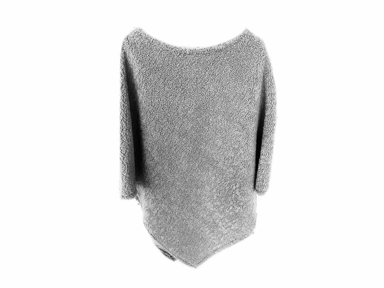 Poncho grigio in ecopelliccia pecora