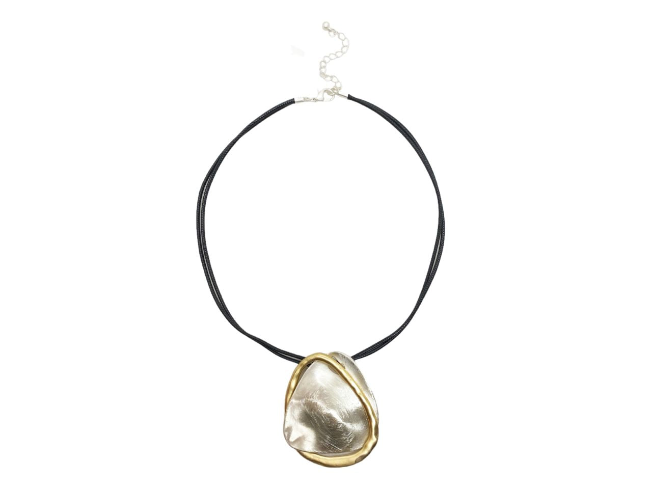 Collana con lacci cerati e ciondolo bicolore