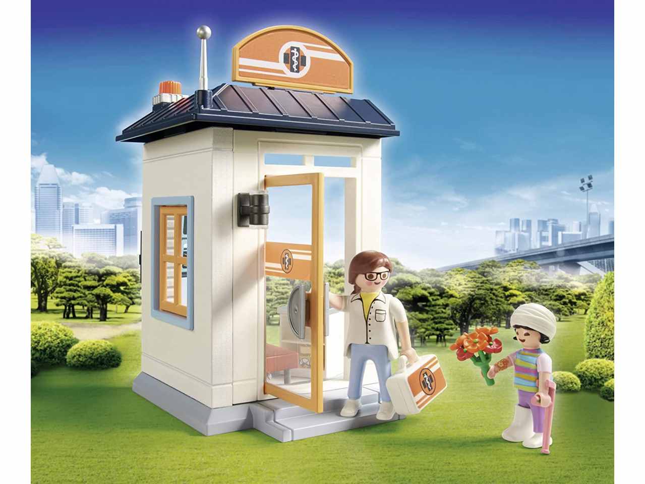 Playmobil pediatra 70818
