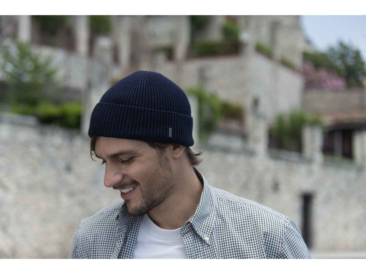 Cappello cuffia a coste filato viscosa blu