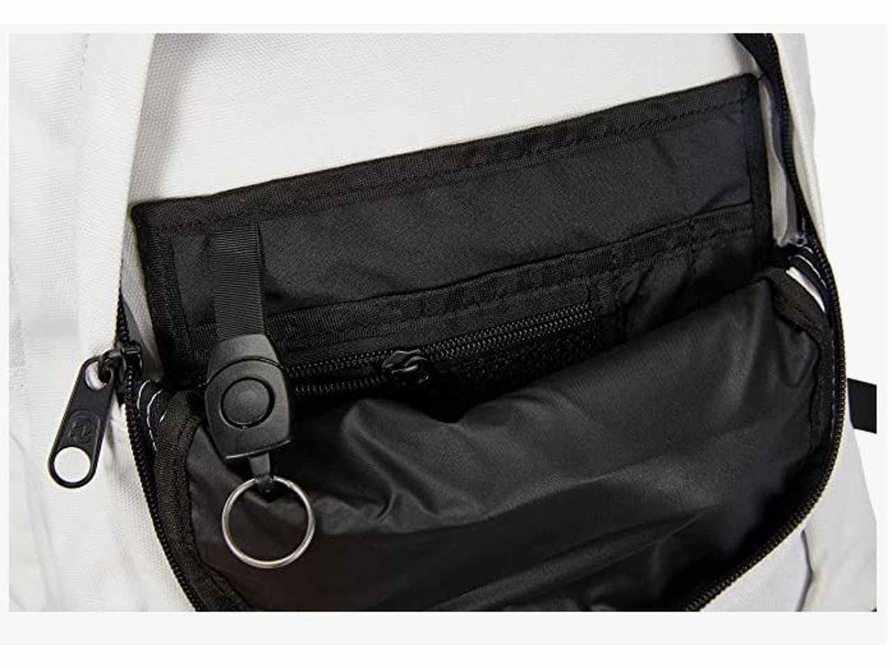 zaino scuola bianco con patch invicta