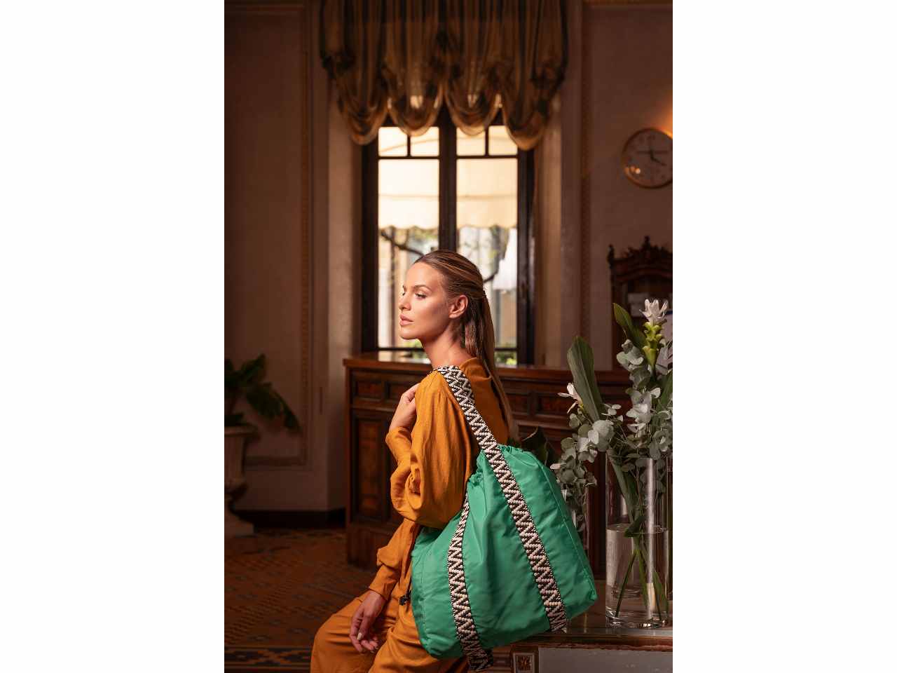 Borsa/zaino con coulisse e nastro fantasia colore verde 40x43x15cm