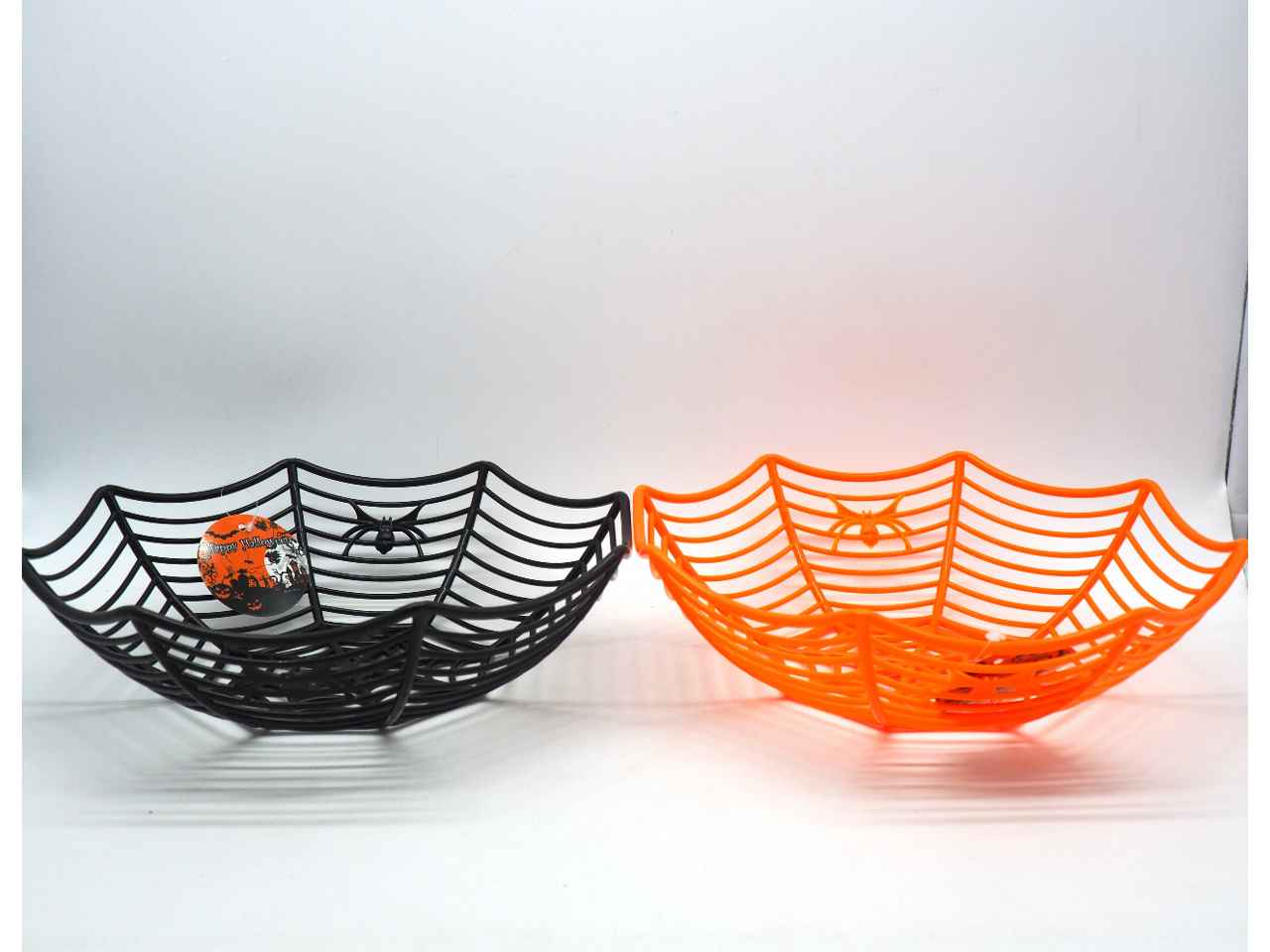 Centrotavola ragnatela in plastica h.8xd.28,5cm nero e arancio
