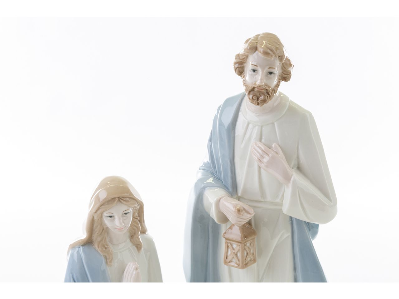 Nativita' in porcellana misura h.27cm - la confezione comprende 5 soggetti