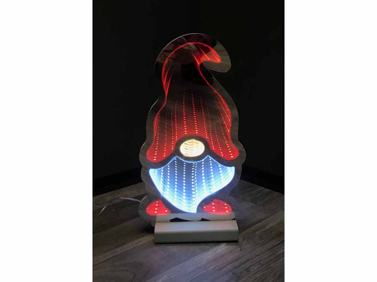 Gnomo natale con luce "infinity" grande in acrilico 43x10x89cm