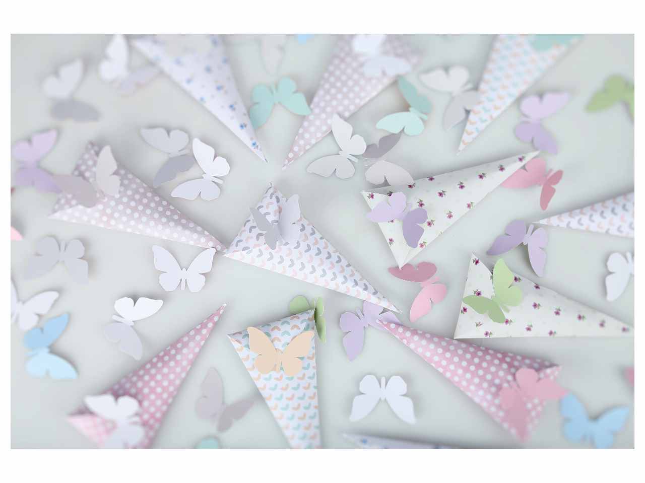 Scatola cono rosa c/pois bianchi 10 pezzi 1015000400