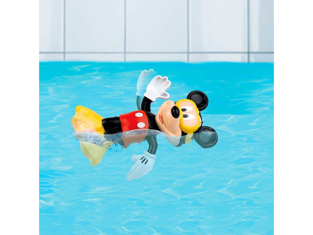 Mickey nuotatore
