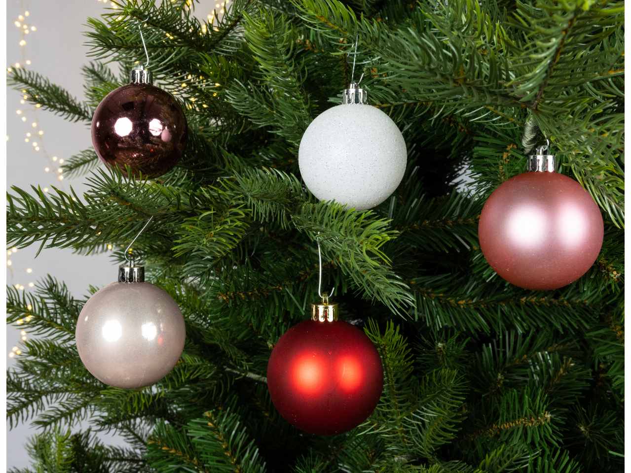 Sfera d.6cm 30pz nei colori bianco, rosa e rossa