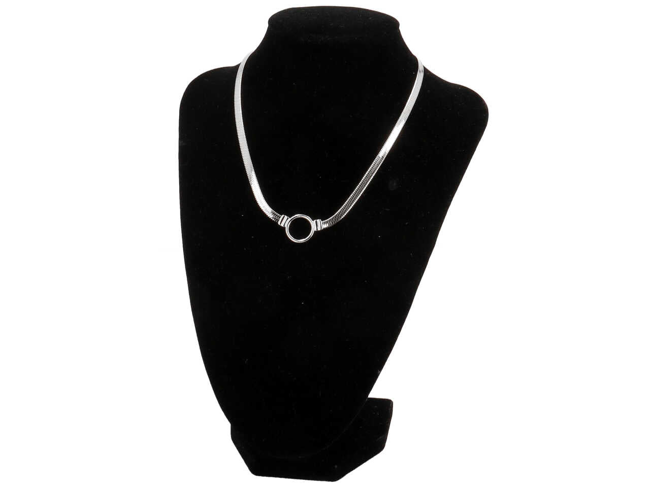 Collana piattina con tondo forato centrale